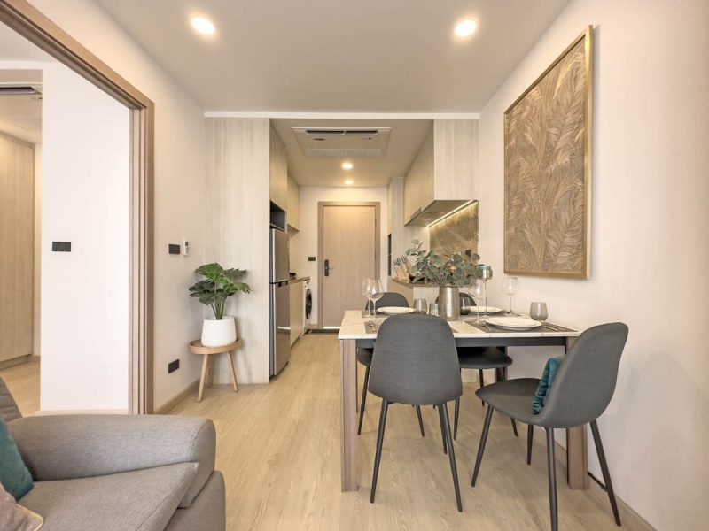 Ozone-11 Ozone Condo кухня и гостиная